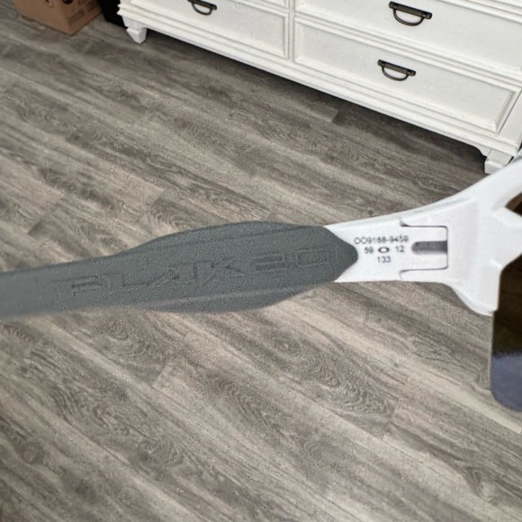 Oakley Flak Sunglasses ⛳️ - Picture 4 of 5